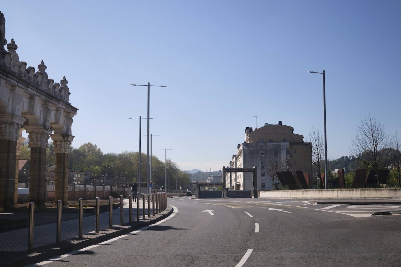 Calles de Donostia sin gente ni vehículos.
