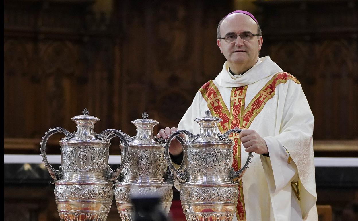 El obispo, José Ignacio Munilla, ayer en el interior de la catedral del Buen Pastor. 