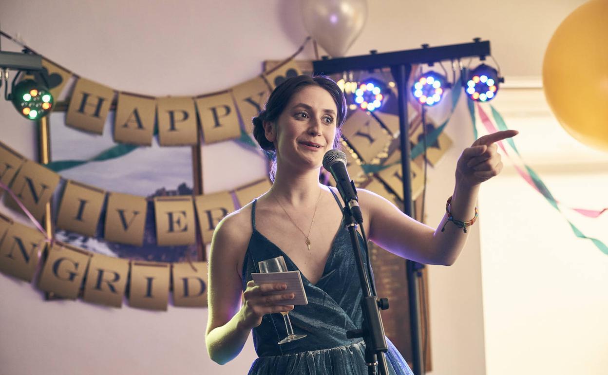 Marnie, interpretada por Charly Clive, confiesa sus «pensamientos impuros» en la serie 'Pure'. 