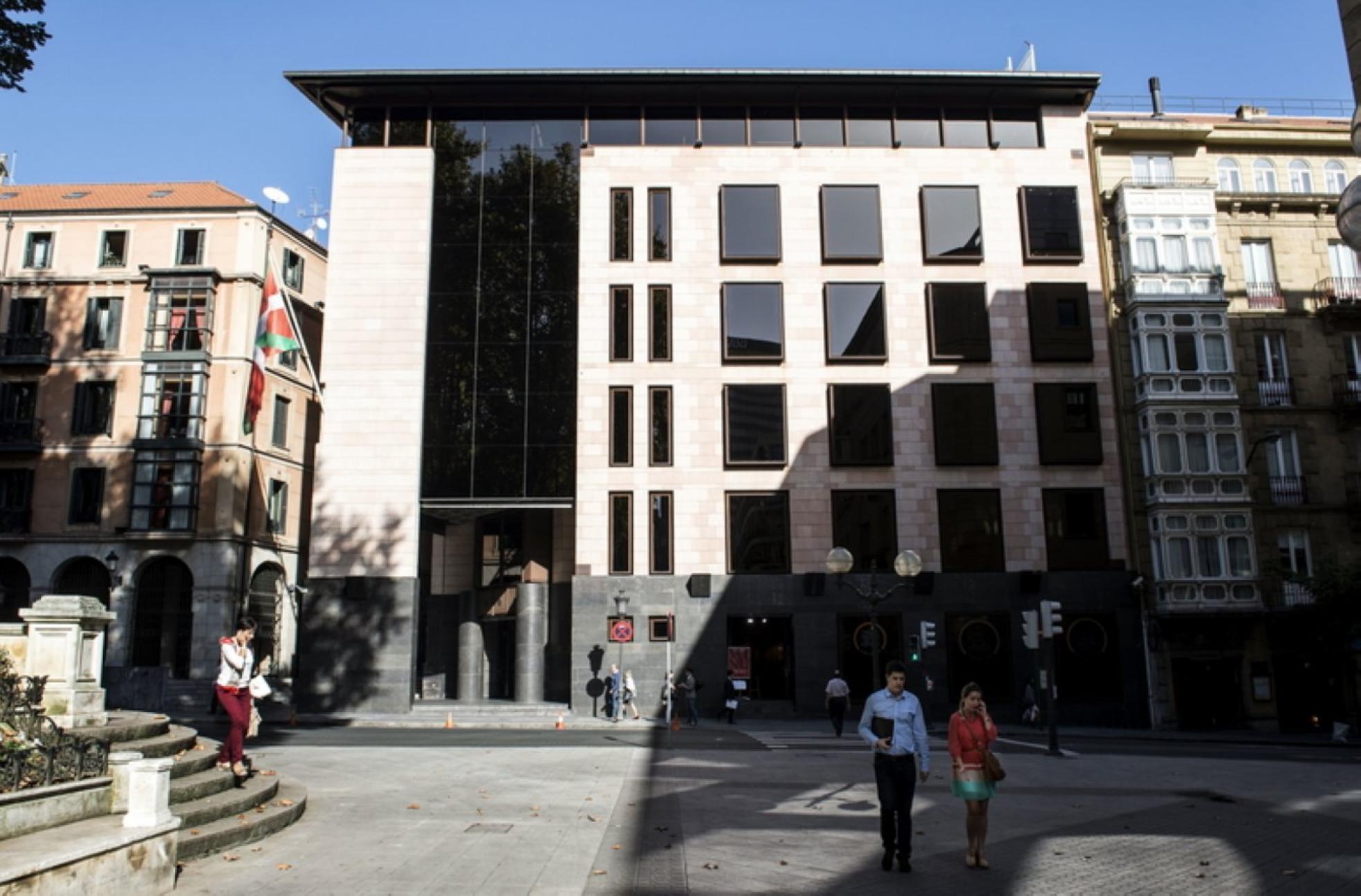 Excepción. La sededel PNV en Sabin Etxeapermanece abierta. 