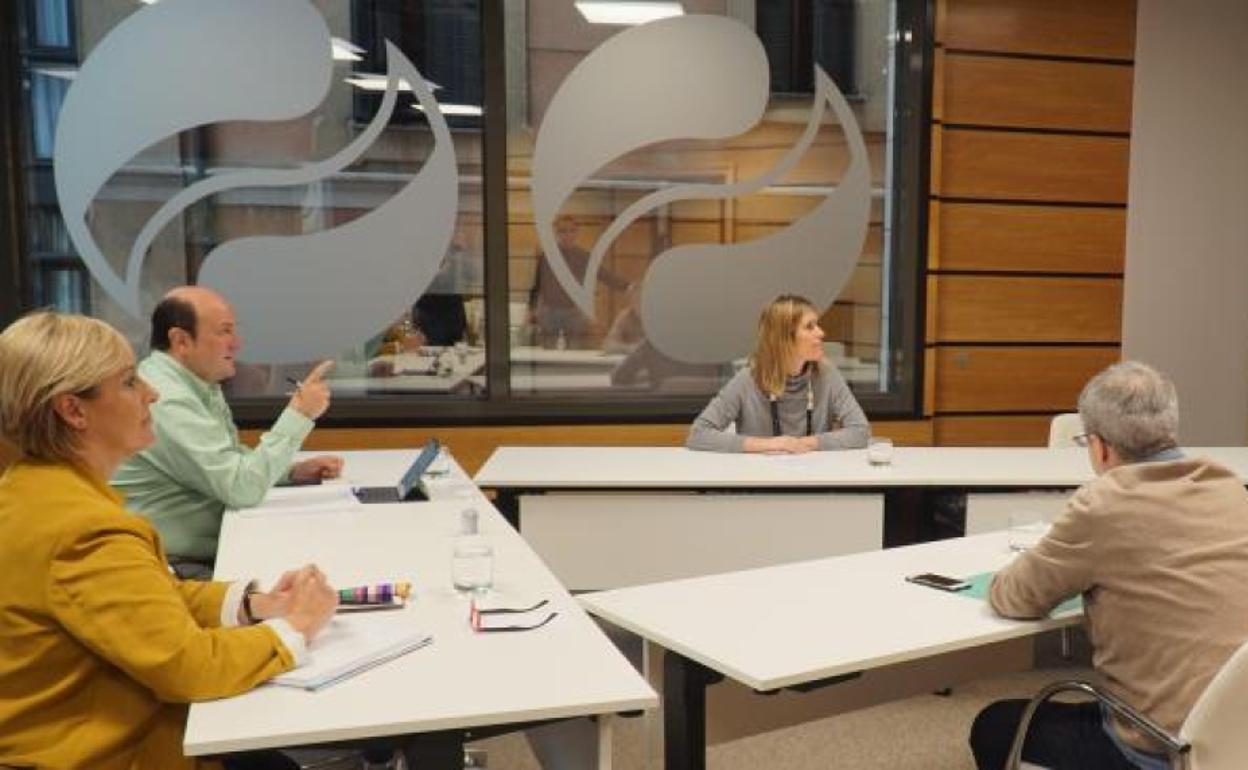 El EBB se reunió el martes en Sabin Etxea de forma presencial y también telemática.