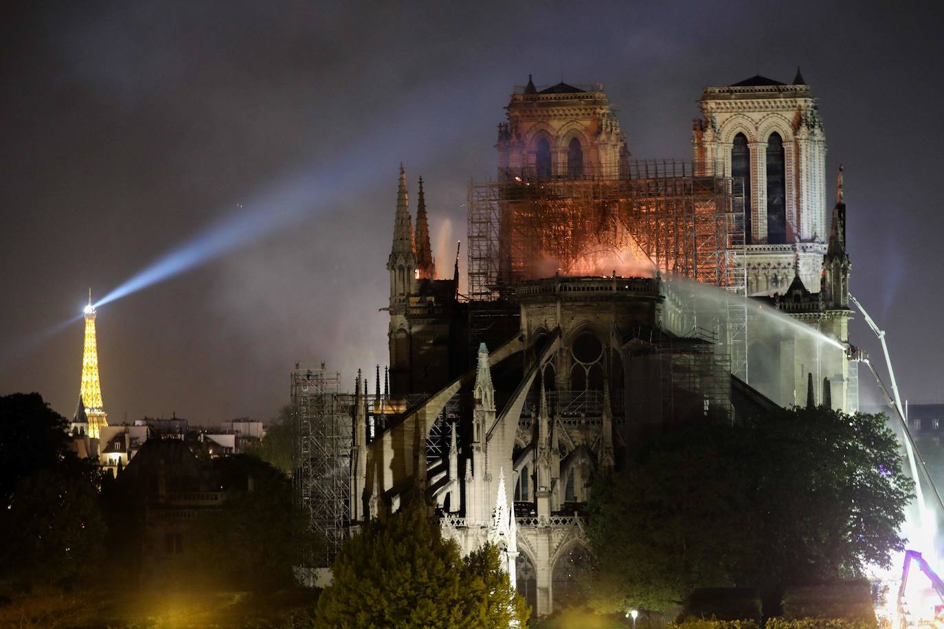 Un año después del incendio que destruyó el tejado de la catedral de Notre Dame y conmocionó al planeta, la restauración está lejos de haberse iniciado