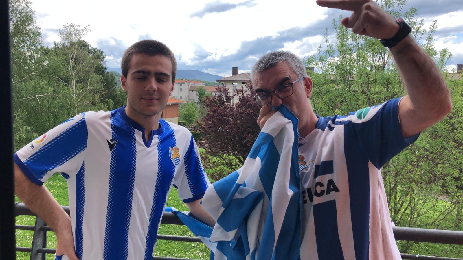 La final de la Copa del Rey entre la Real Sociedad y el Athletic se está jugando desde primera hora de este sábado en los balcones de muchos guipuzcoanos, engalanados para la ocasión