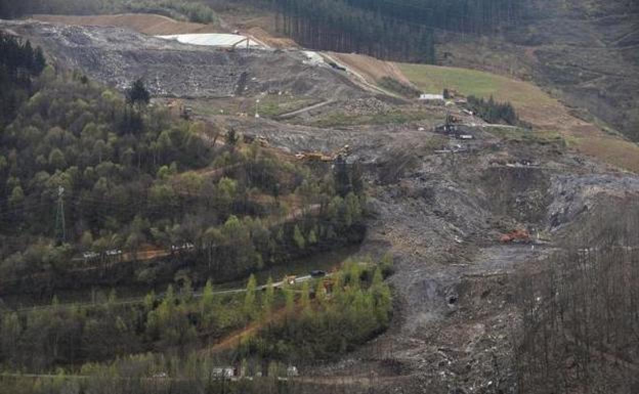 Una auditoría externa comprobará la autorización ambiental concedida al vertedero de Zaldibar