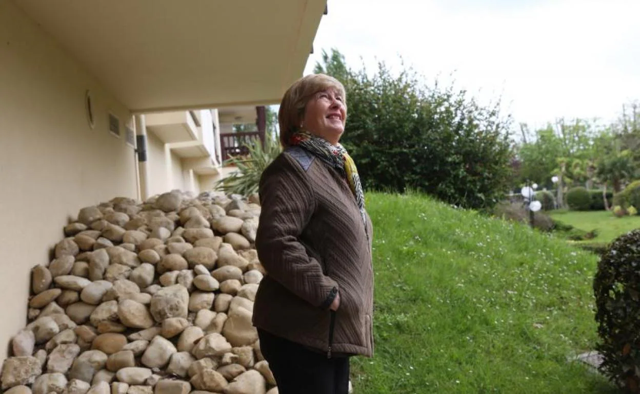 Nieves Uranga no ve el momento de reencontrarse con sus hijos y nietos en su casa en Hondarribia.