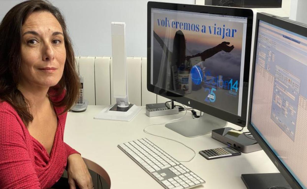 Elena Aguirre trabaja desde casa con un mensaje esperanzador en mente, y también en la pantalla: «Volveremos a viajar».