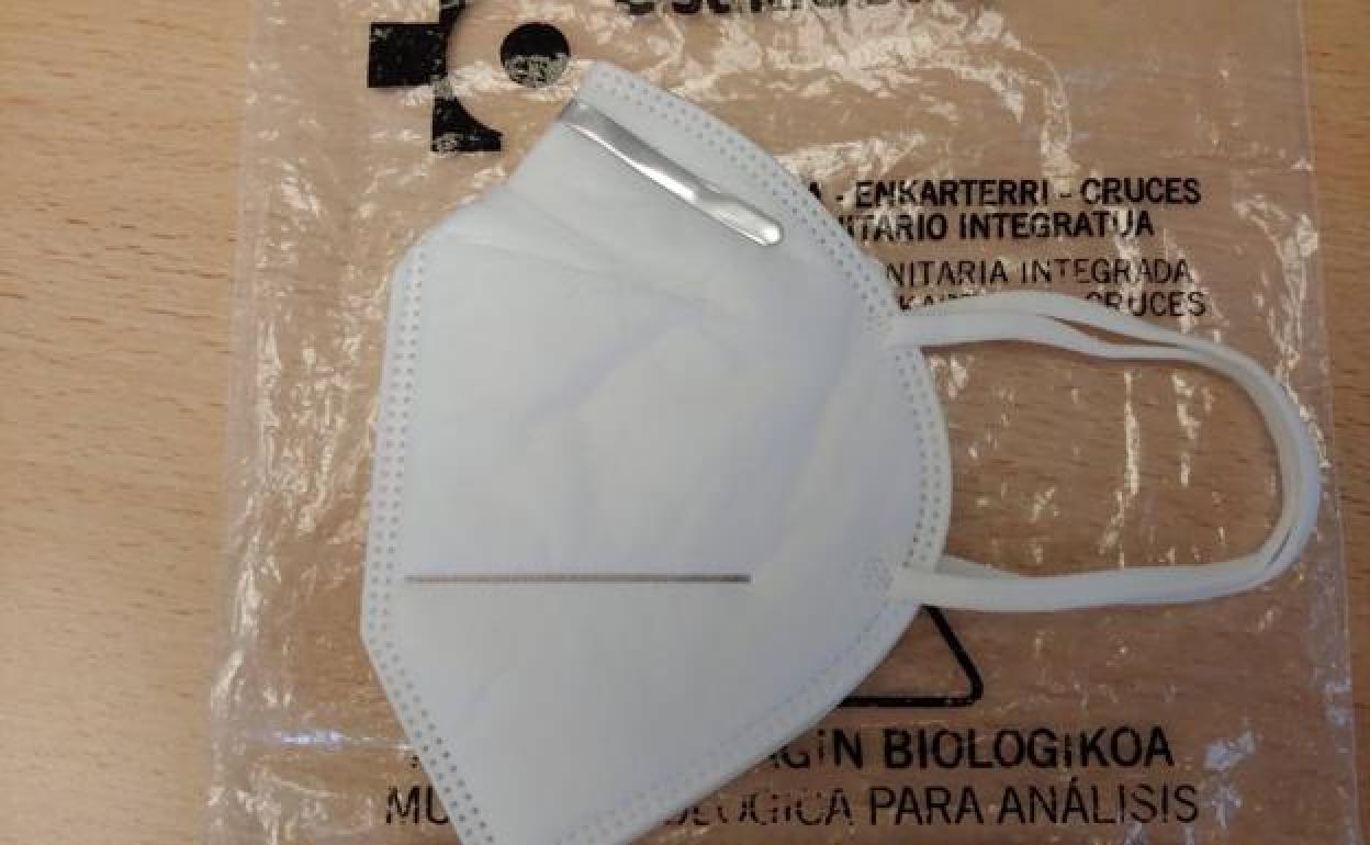 Una de las mascarillas retiradas