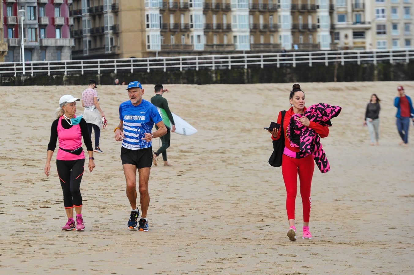 Fotos: Playa, deporte y paseos en San Sebastián