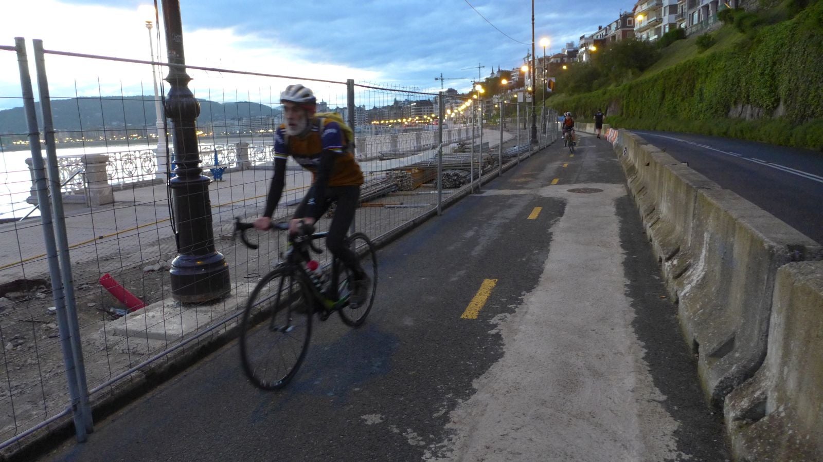 Fotos: Primeros paseos, carreras y olas tras el encierro