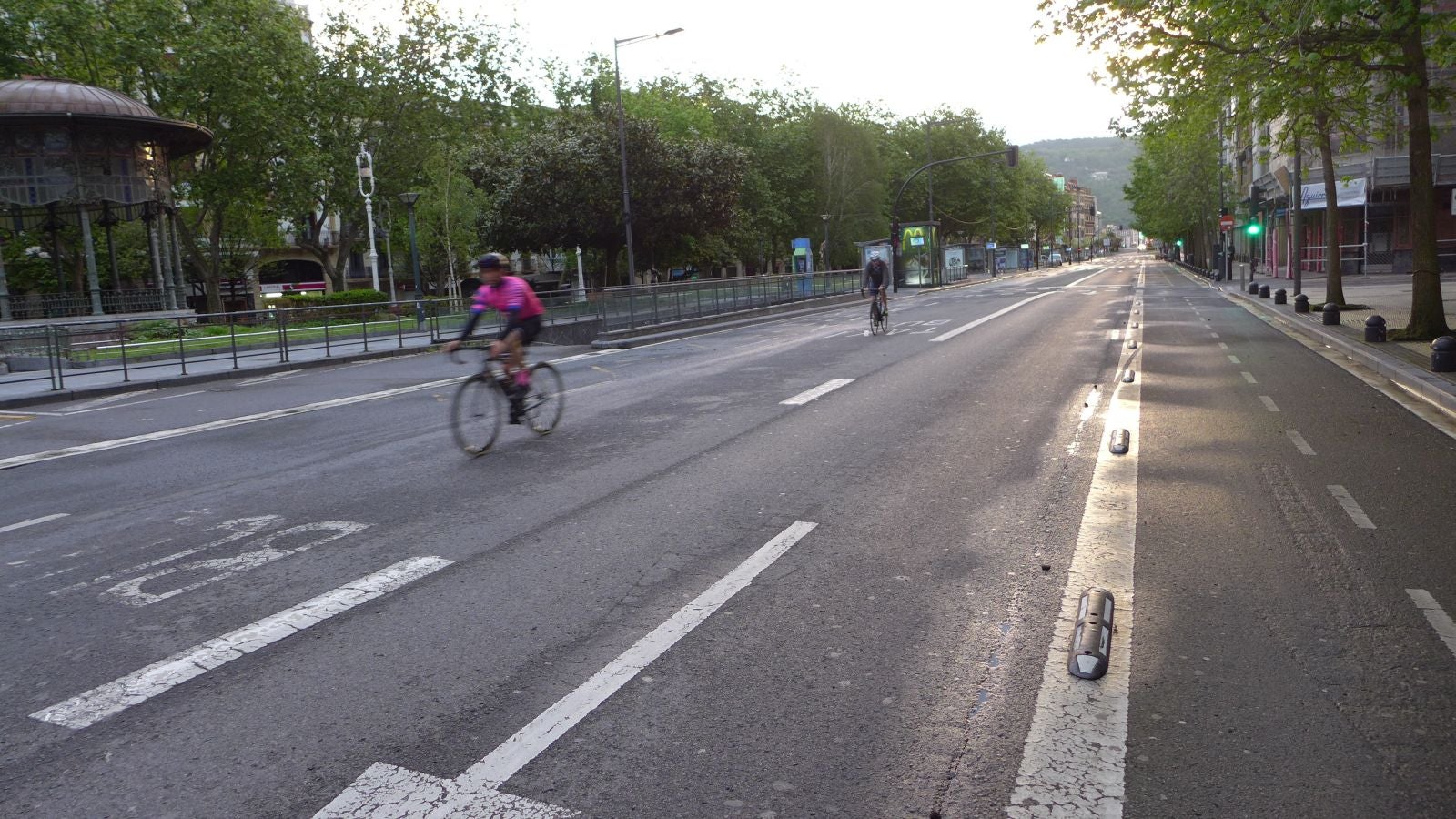 Fotos: Primeros paseos, carreras y olas tras el encierro