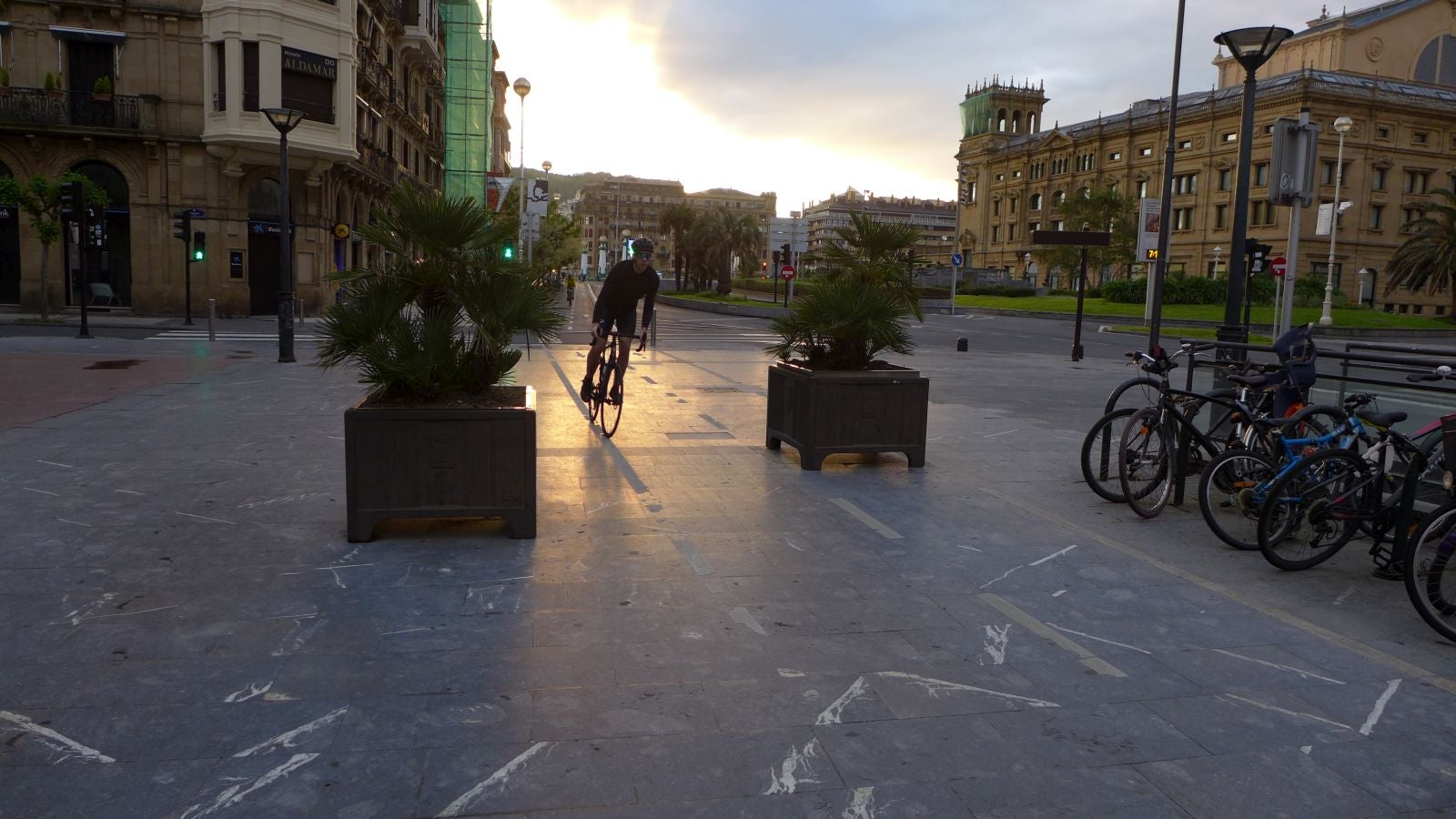 Fotos: Primeros paseos, carreras y olas tras el encierro