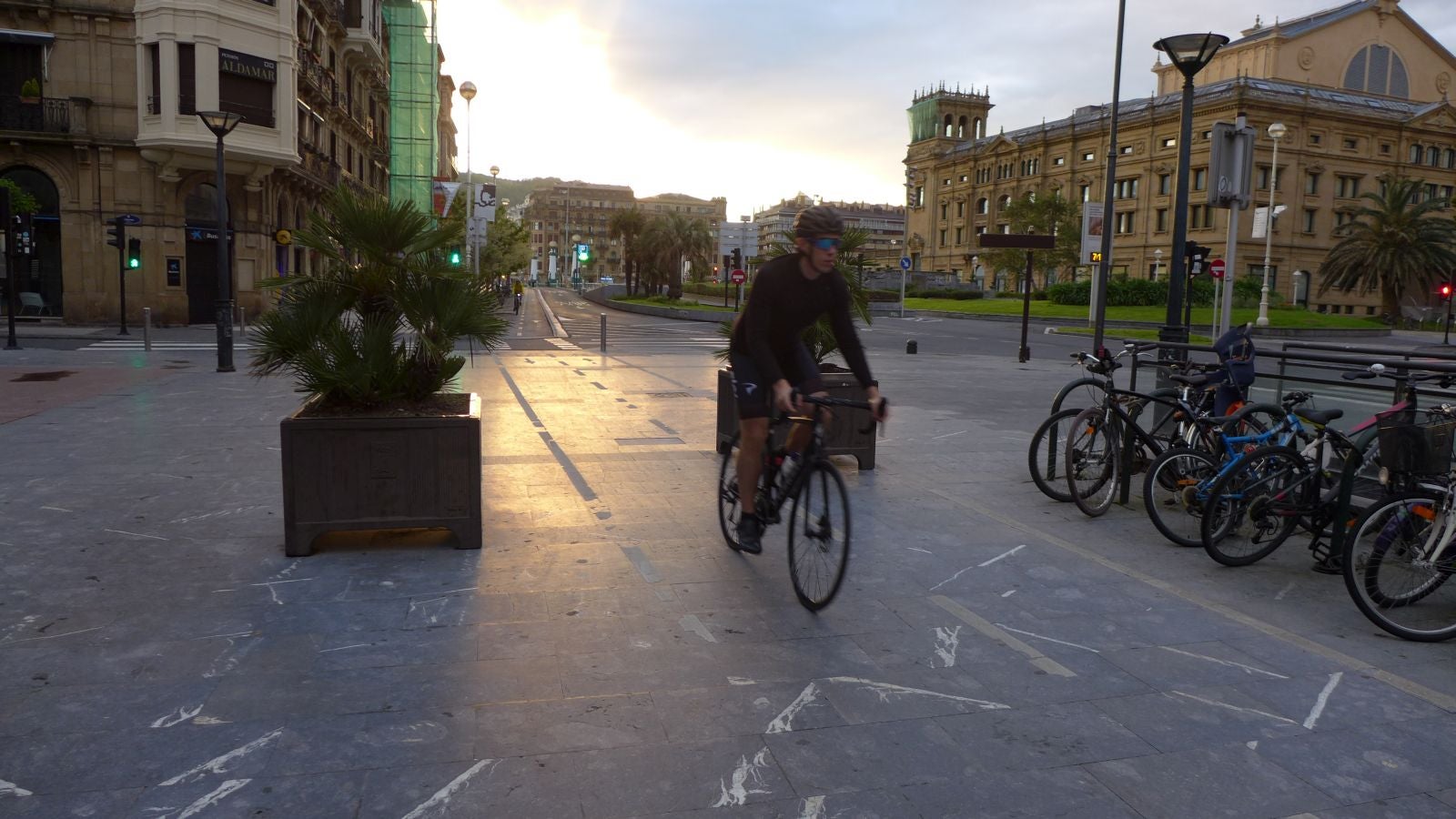 Fotos: Primeros paseos, carreras y olas tras el encierro
