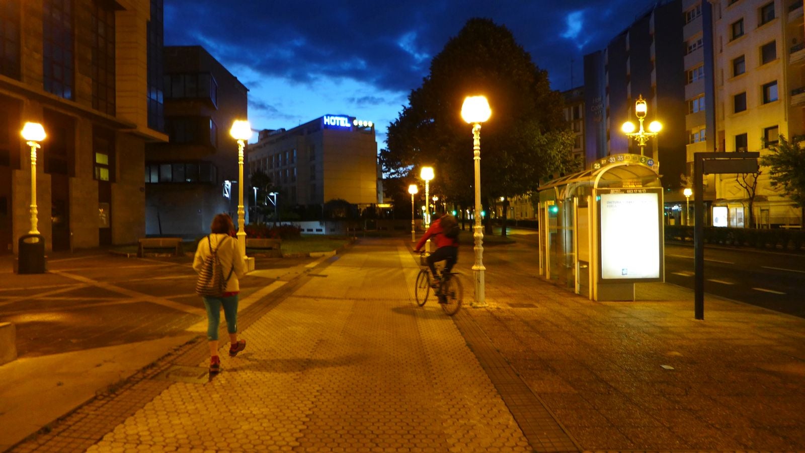 Fotos: Primeros paseos, carreras y olas tras el encierro