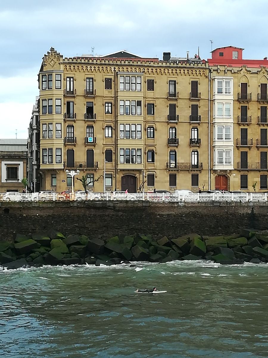 Fotos: Primeros paseos, carreras y olas tras el encierro