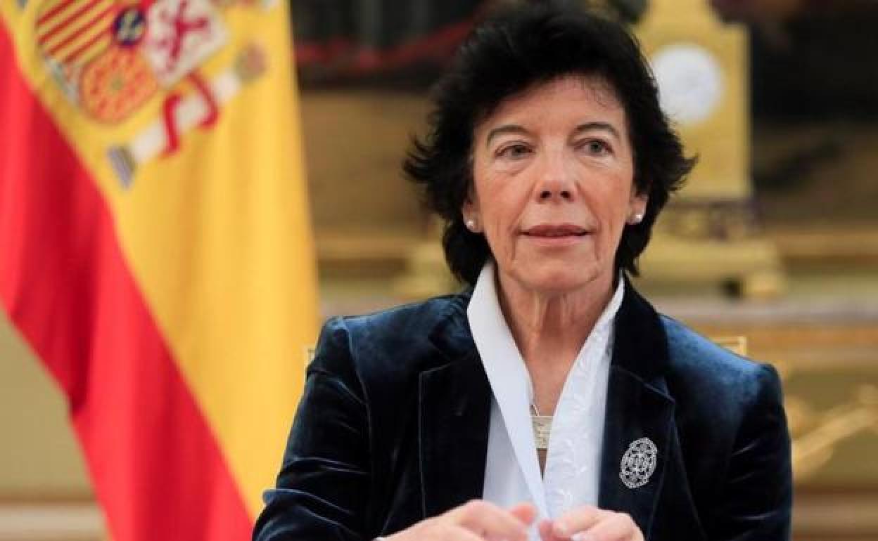 Vuelta al cole | Celaá: «Si no hay vacuna contra el coronavirus, habrá la mitad de alumnos por clase en septiembre»