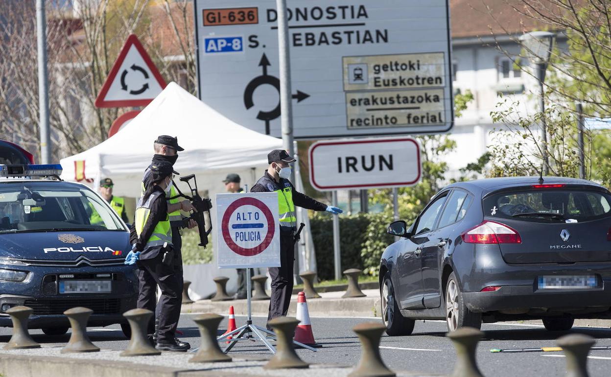 Alcaldes de Irun y Hendaia piden reabrir el paso fronterizo de Behobia