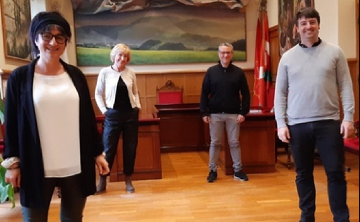 Talde desberdinetako ordezkariak.