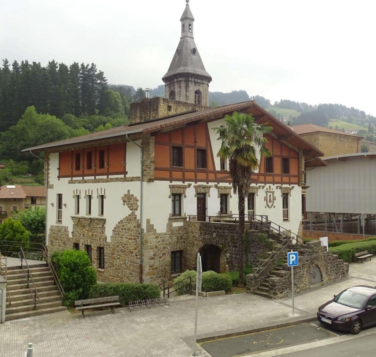 Ikusteko dago odol ematea Olaran etxean izango den ala ez. 