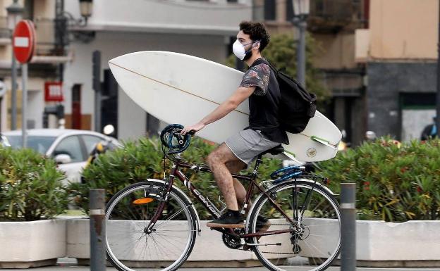 En bicicleta no es obligatorio llevar la mascarilla puesta.