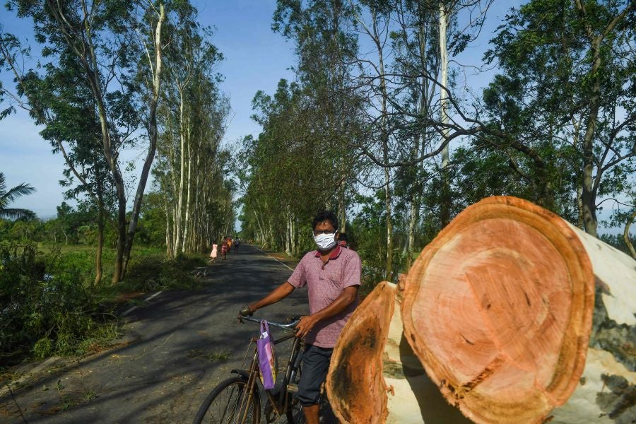 El super cilcón 'Amphan' arrasa India y Bangladesh. 