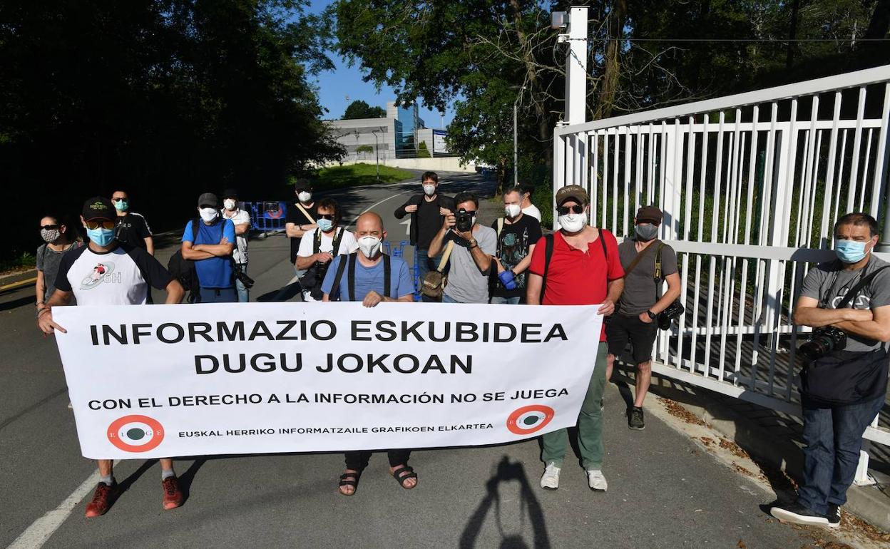 Reporteros gráficos se han concentrado esta mañana en Zubieta.