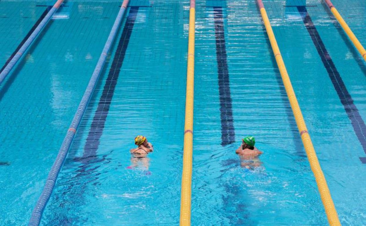 Las piscinas han abierto en algunos territorios con limitaciones muy estrictas. 
