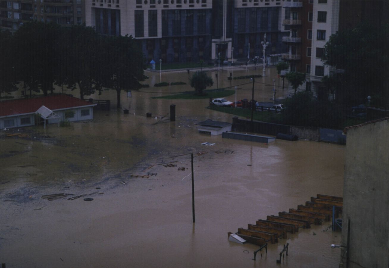 El 1 de junio de 1997 el agua anegó San Sebastián después de que cayeran 230 litros por metro cuadrado en apenas 12 horas