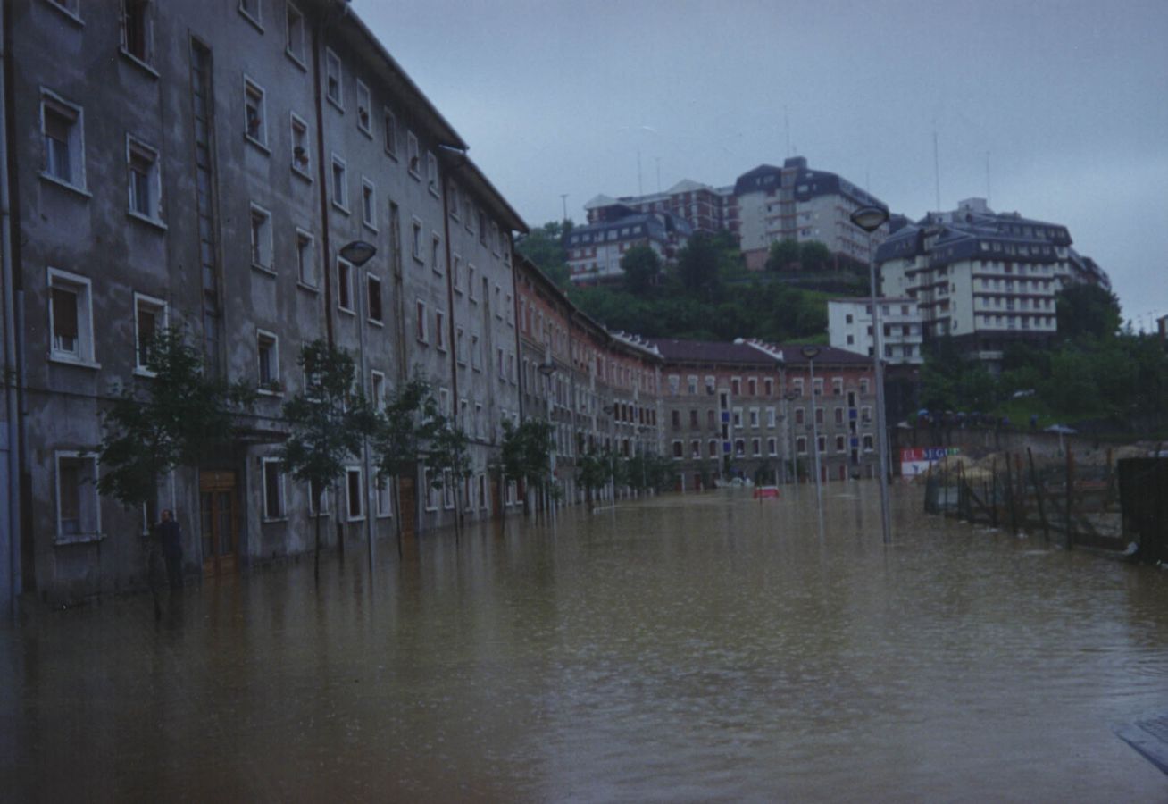 El 1 de junio de 1997 el agua anegó San Sebastián después de que cayeran 230 litros por metro cuadrado en apenas 12 horas