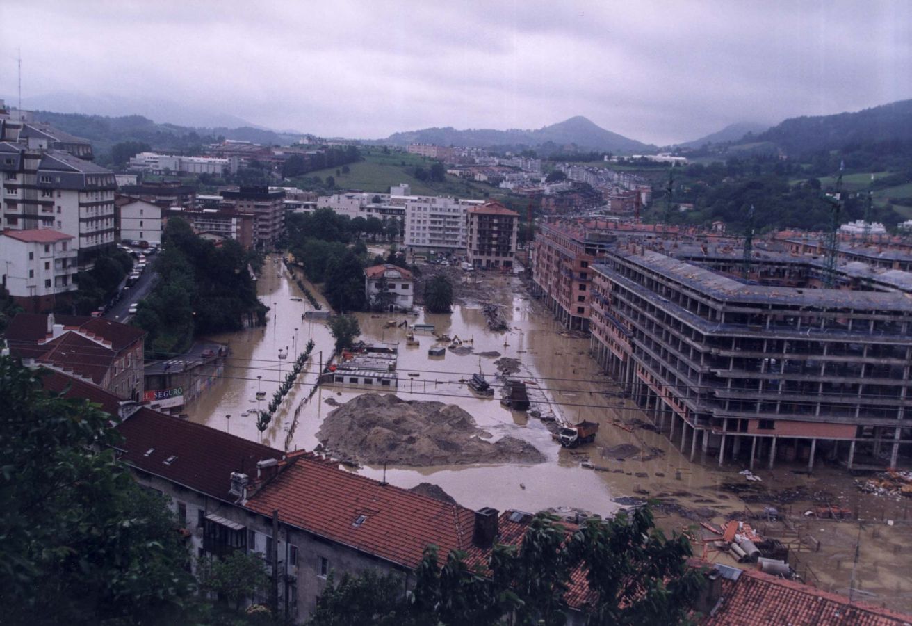 El 1 de junio de 1997 el agua anegó San Sebastián después de que cayeran 230 litros por metro cuadrado en apenas 12 horas