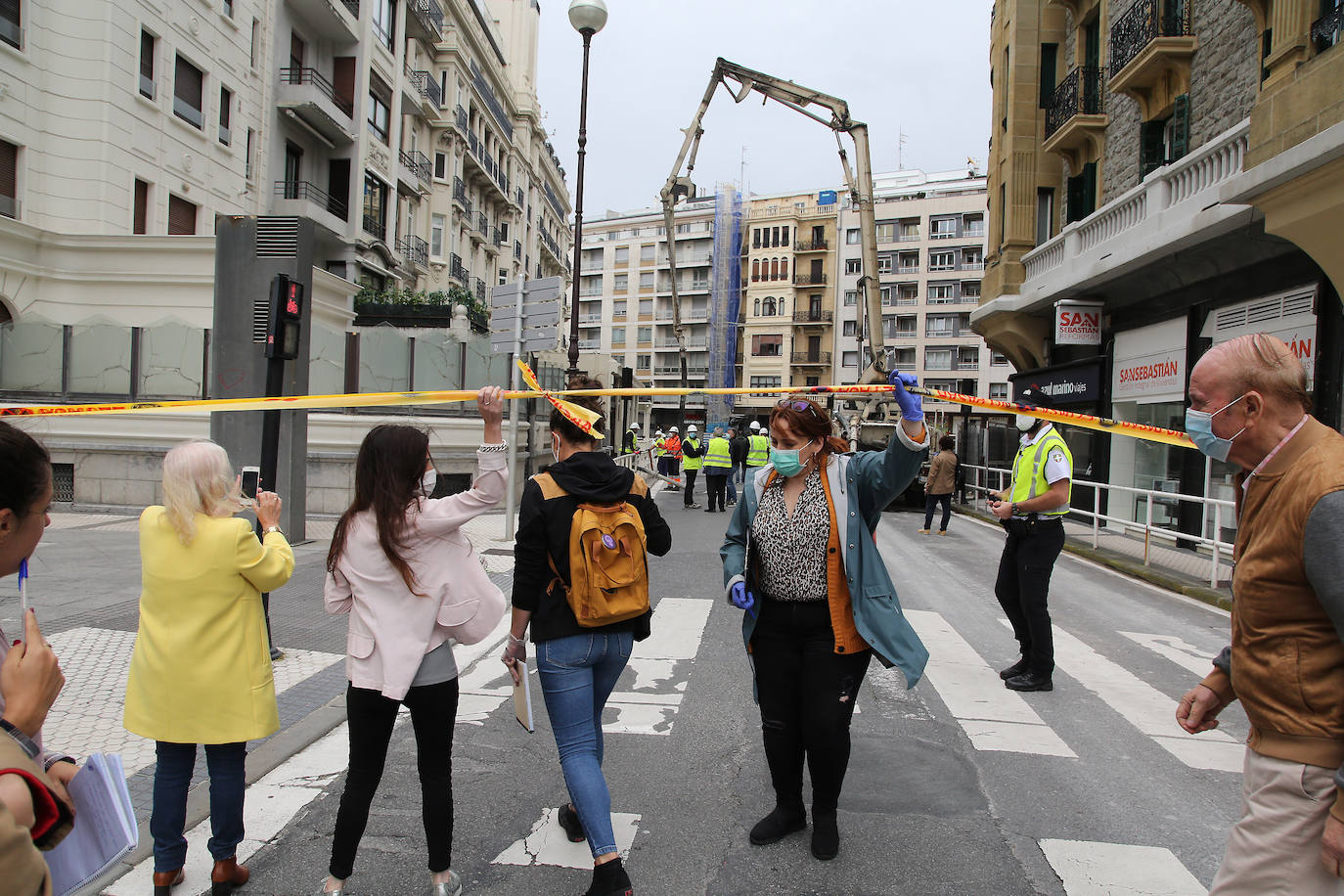 El Hotel Londres y otro edificio han tenido que ser desalojados debido a un desprendimiento en un sótano. 