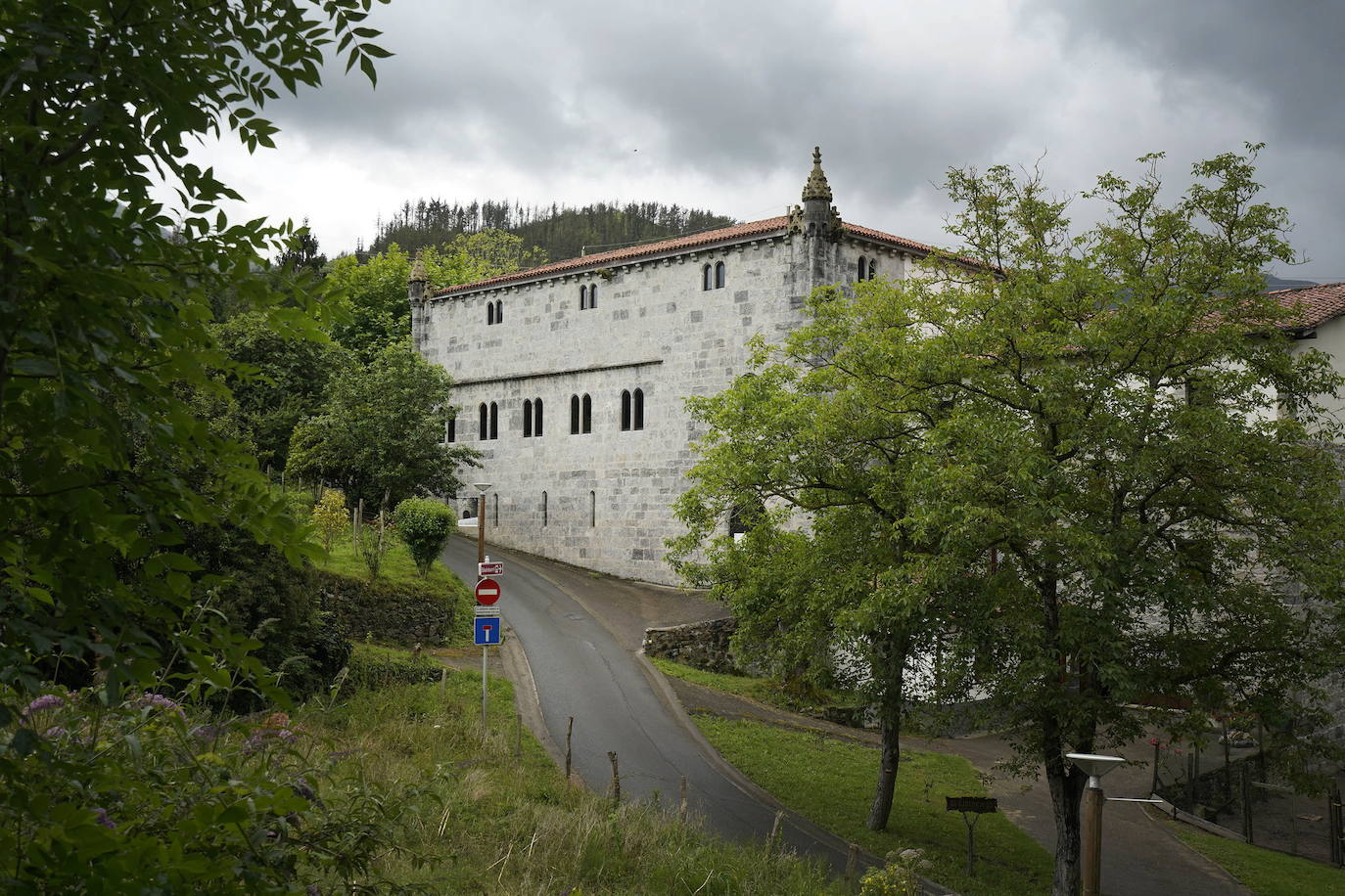 Zestoa cuenta con tesoros como el palacio Lili. 