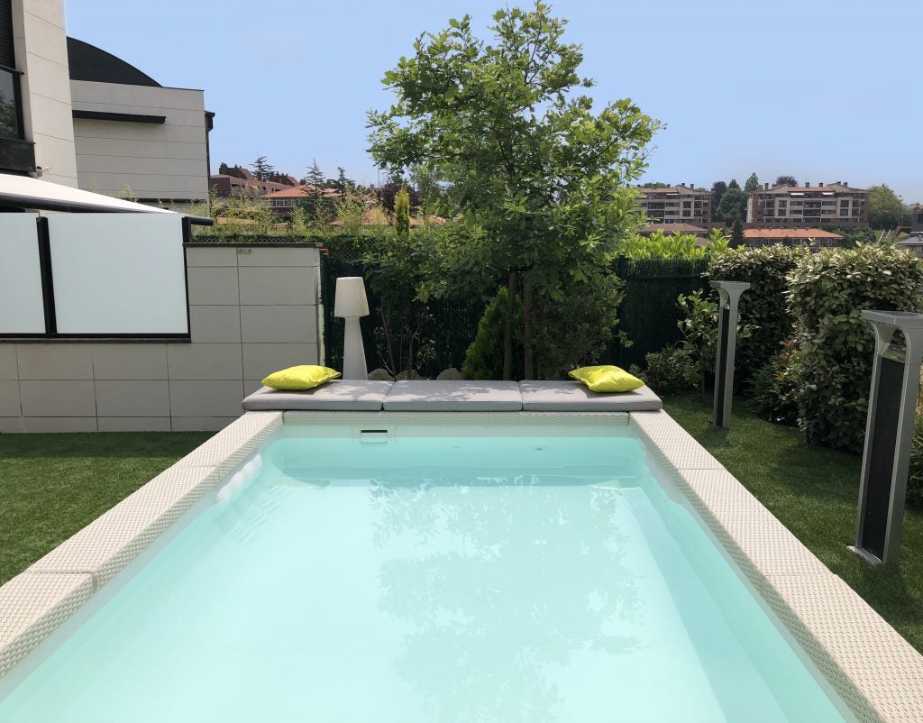 Los últimos años la construcción de piscinas privadas en casasde Gipuzkoa se ha incremendo añadiendo así valor añadido a las viviendas.