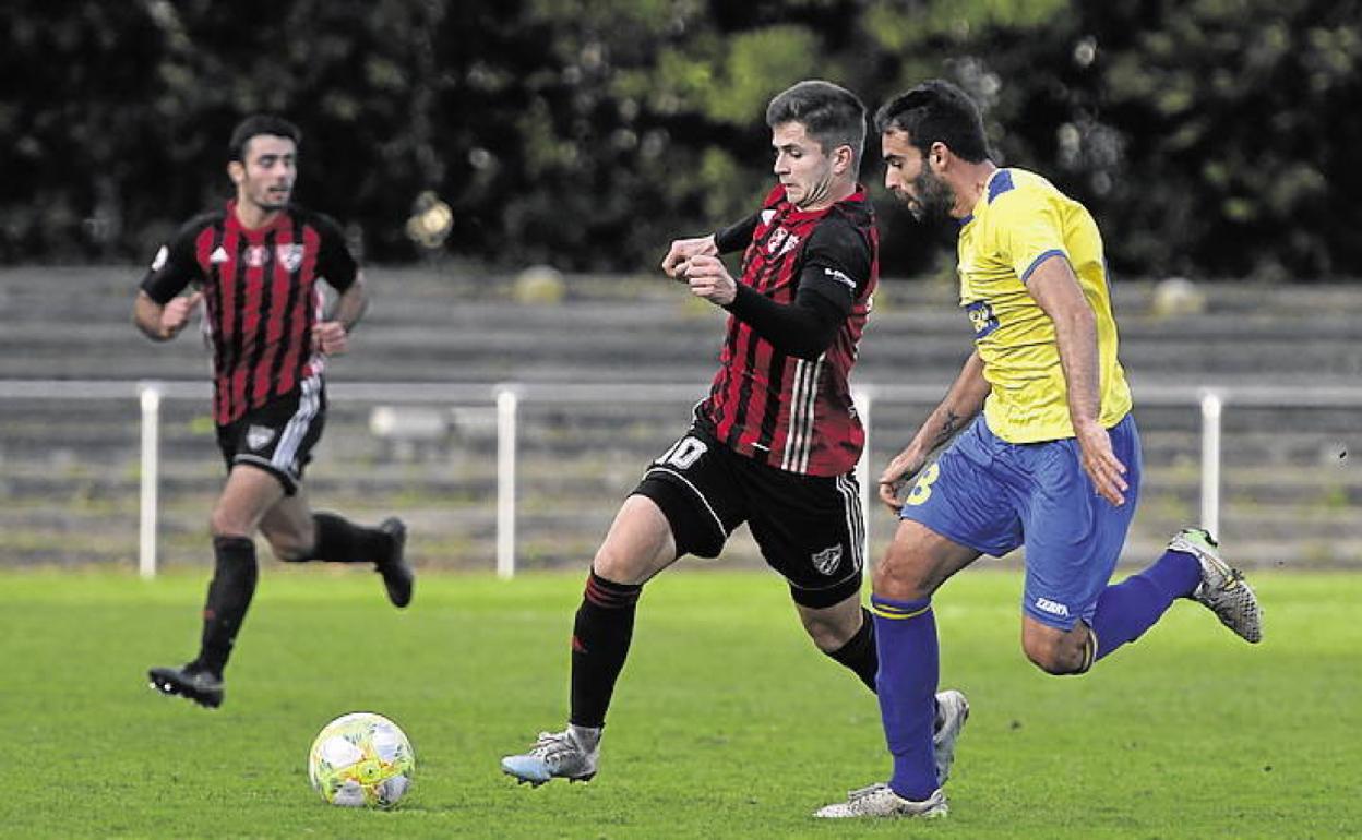 Javi Garrido en un encuentro con el real Unión.