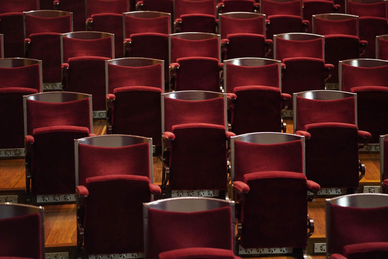 Un acto especial llamado 'Gala 0. ¡Arriba el telón!' y que rendirá homenaje al colectivo sanitario donostiarra «como agradecimiento al trabajo desempeñado durante estos meses», reabre esta tarde las puertas del Victoria Eugenia, tres meses después de su cierre por la pandemia.