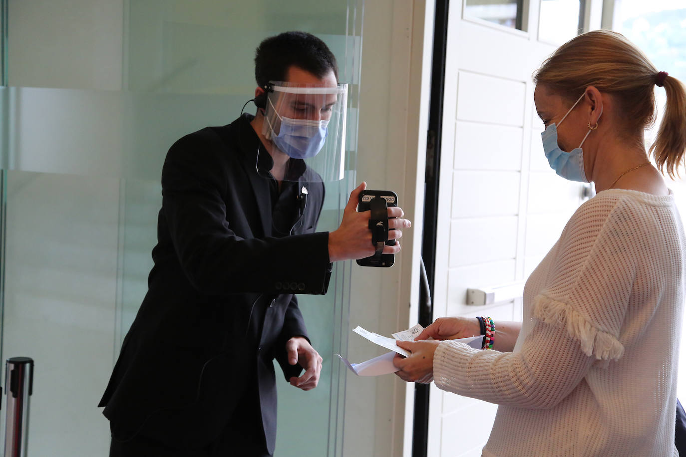 Reapertura del Teatro Victoria Eugenia. 