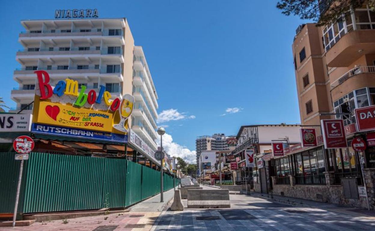 Vista de una de las calles con mayor afluencia turística de Palma de Mallorca, ahora vacía.