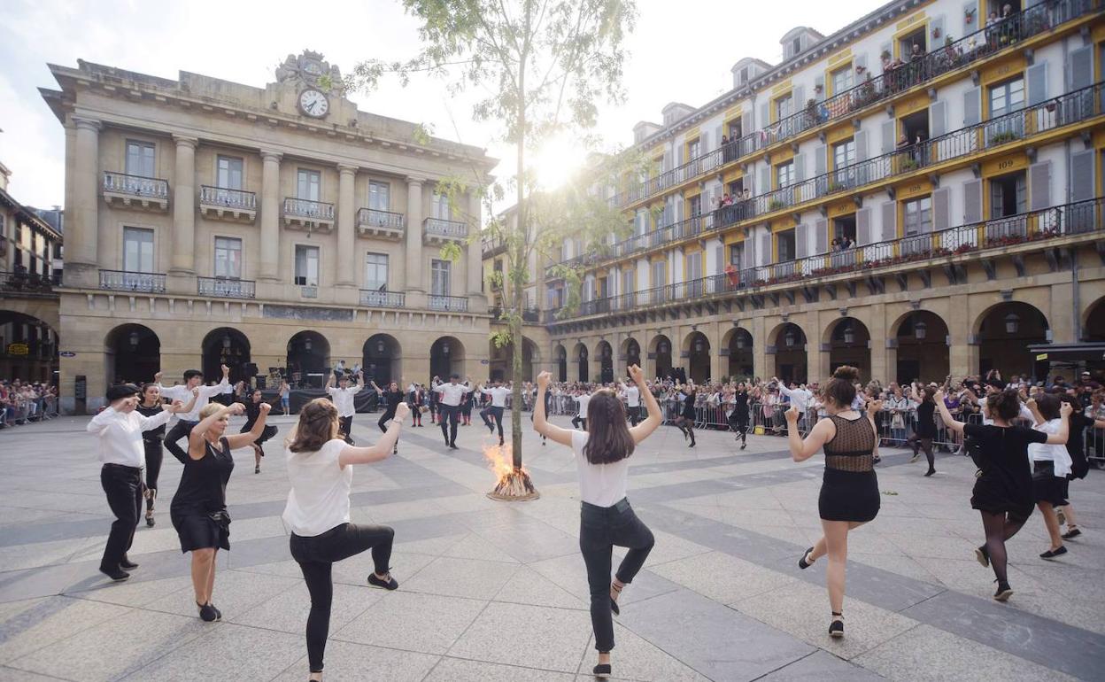 Víspera de San Juan en la Plaza de la Constitución en 2109. 
