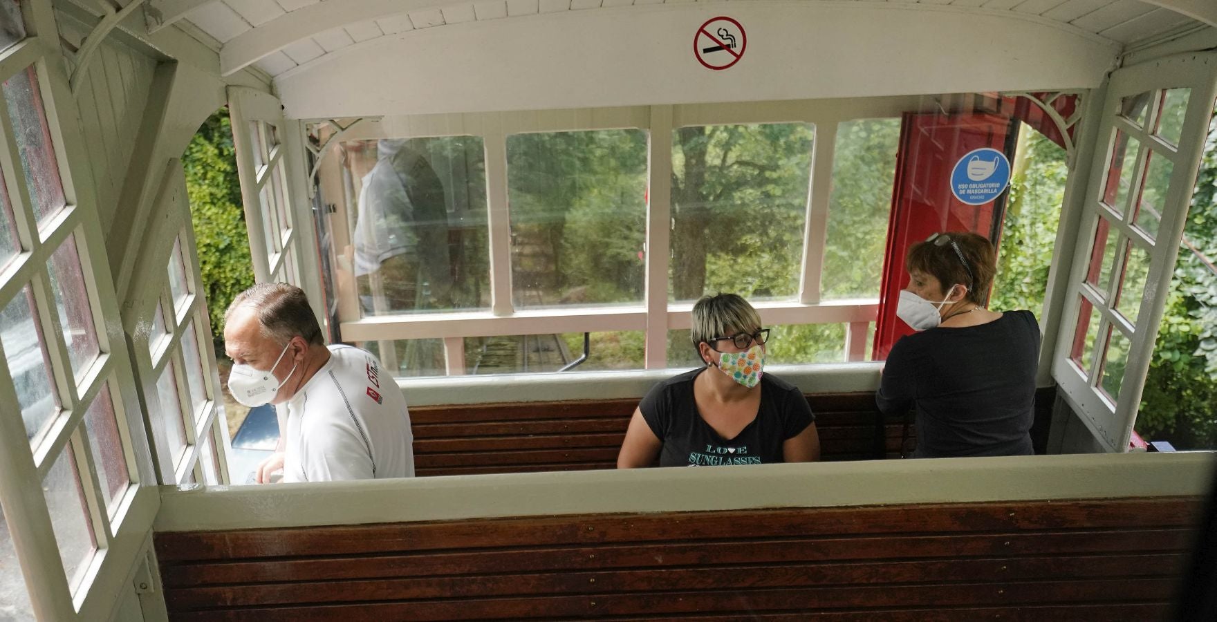 Tras más de cien días con sus puertas cerradas la actividad ha vuelto al parque de atracciones de Igeldo