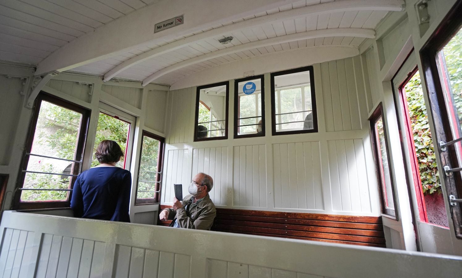 Tras más de cien días con sus puertas cerradas la actividad ha vuelto al parque de atracciones de Igeldo