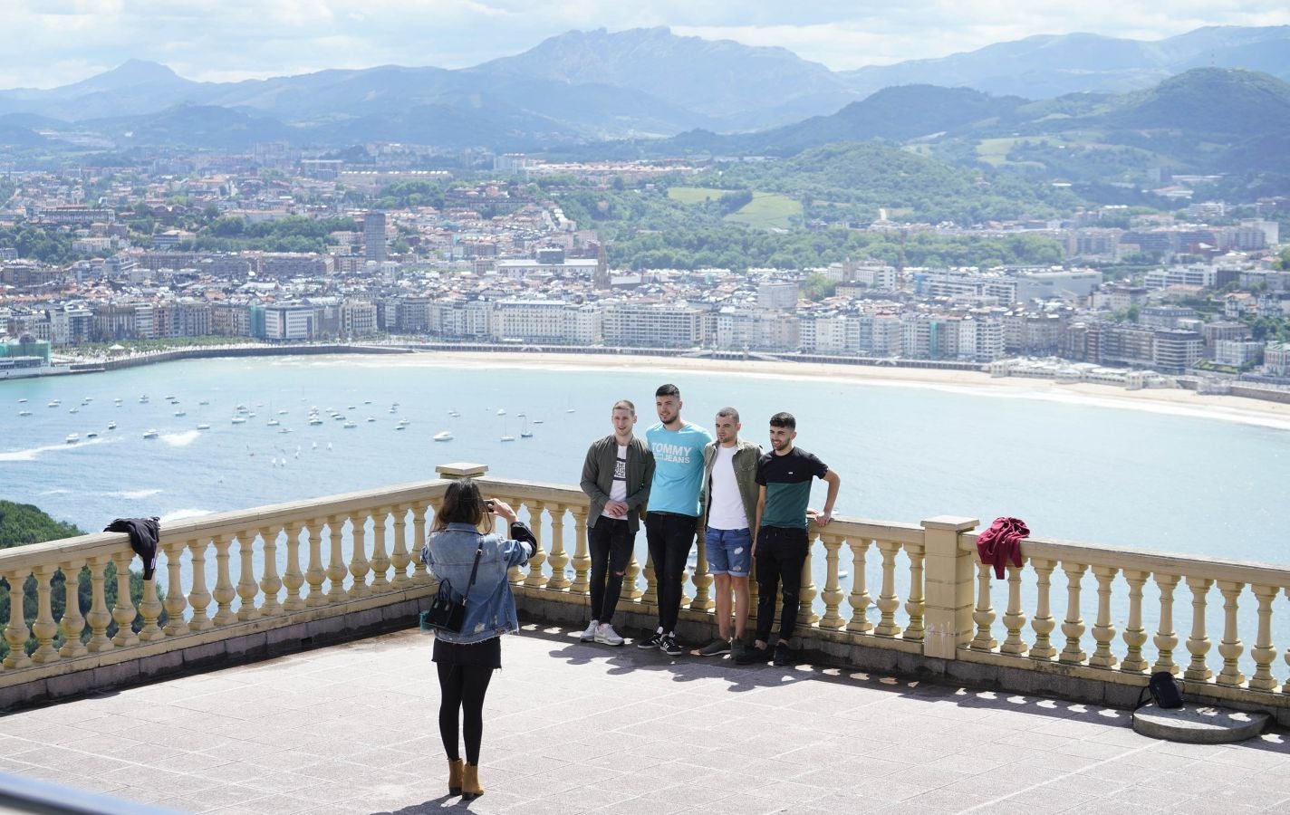 Tras más de cien días con sus puertas cerradas la actividad ha vuelto al parque de atracciones de Igeldo