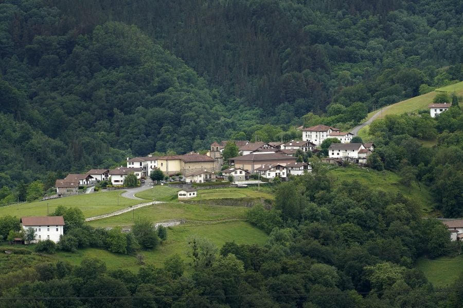 Orendain y Baliarrain, entre prados y bosques.