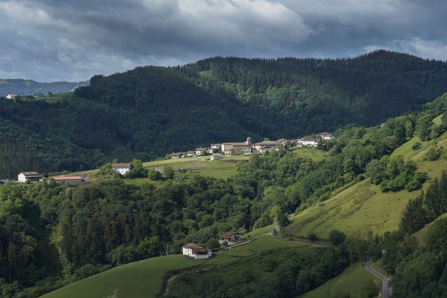 Orendain y Baliarrain, entre prados y bosques.