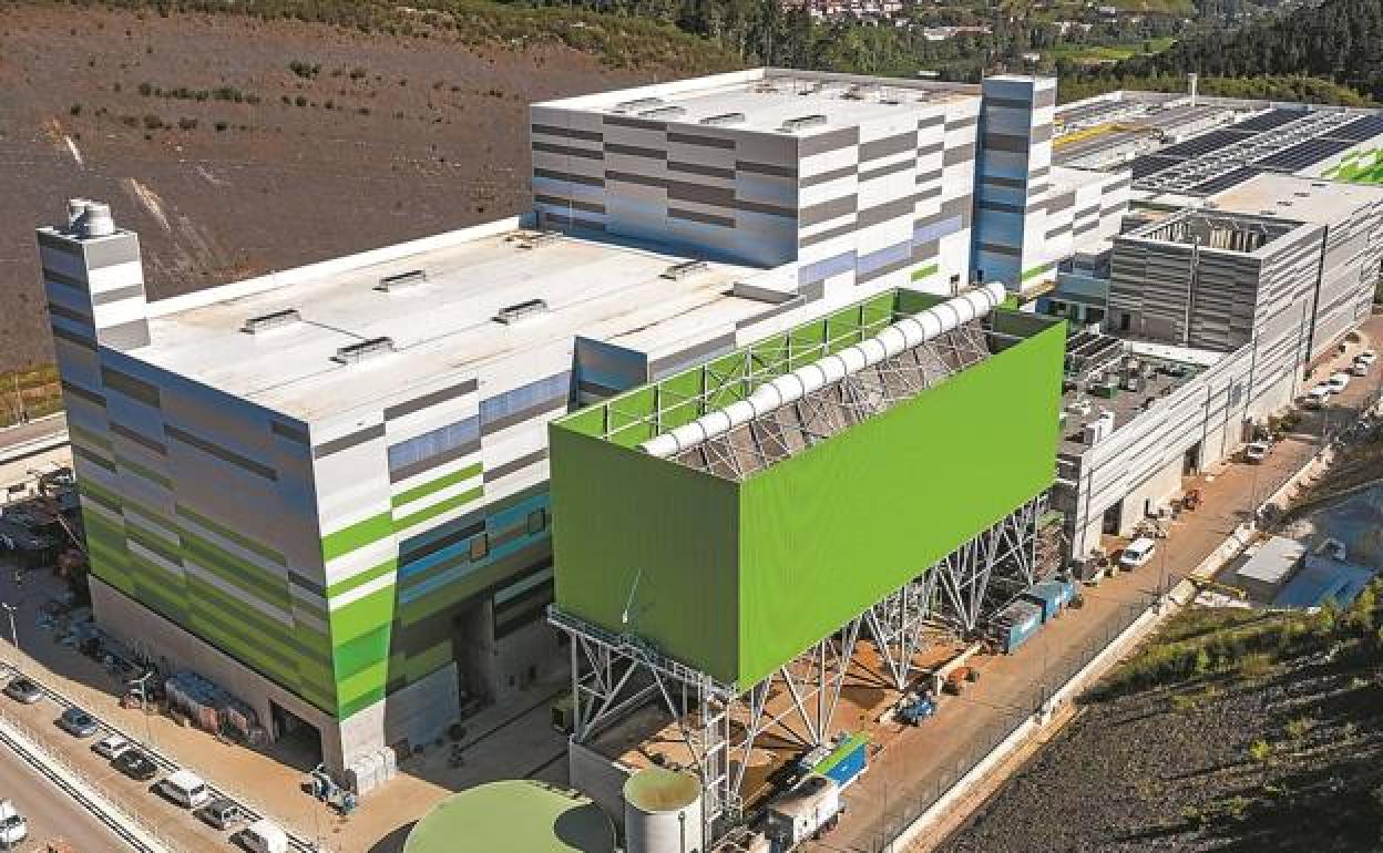 La incineradora de Zubieta recibe el 'OK' de Medio Ambiente y operará al 100% a partir de verano