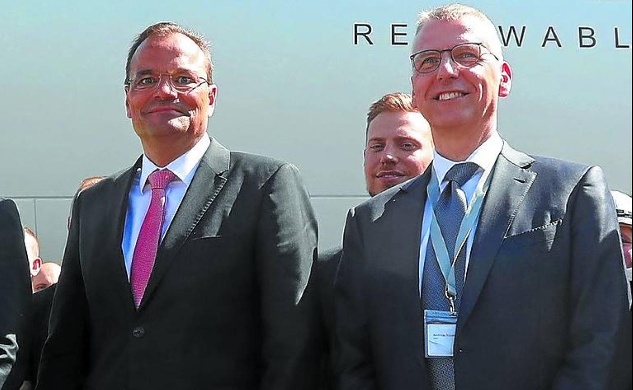 Markus Tacke junto a su sucesor, Andreas Nauen. 