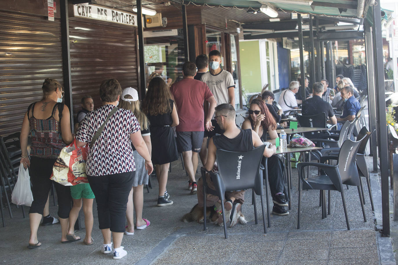 Las tiendas de la frontera han reabierto sus puertas tras el parón
