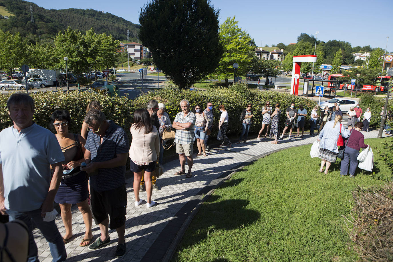 Las tiendas de la frontera han reabierto sus puertas tras el parón debido al confinamiento como consecuencia de la pandemia del coronavirus.