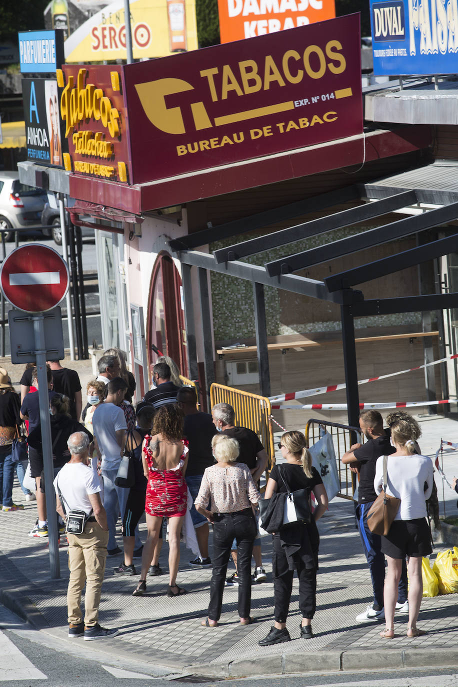 Las tiendas de la frontera han reabierto sus puertas tras el parón debido al confinamiento como consecuencia de la pandemia del coronavirus.