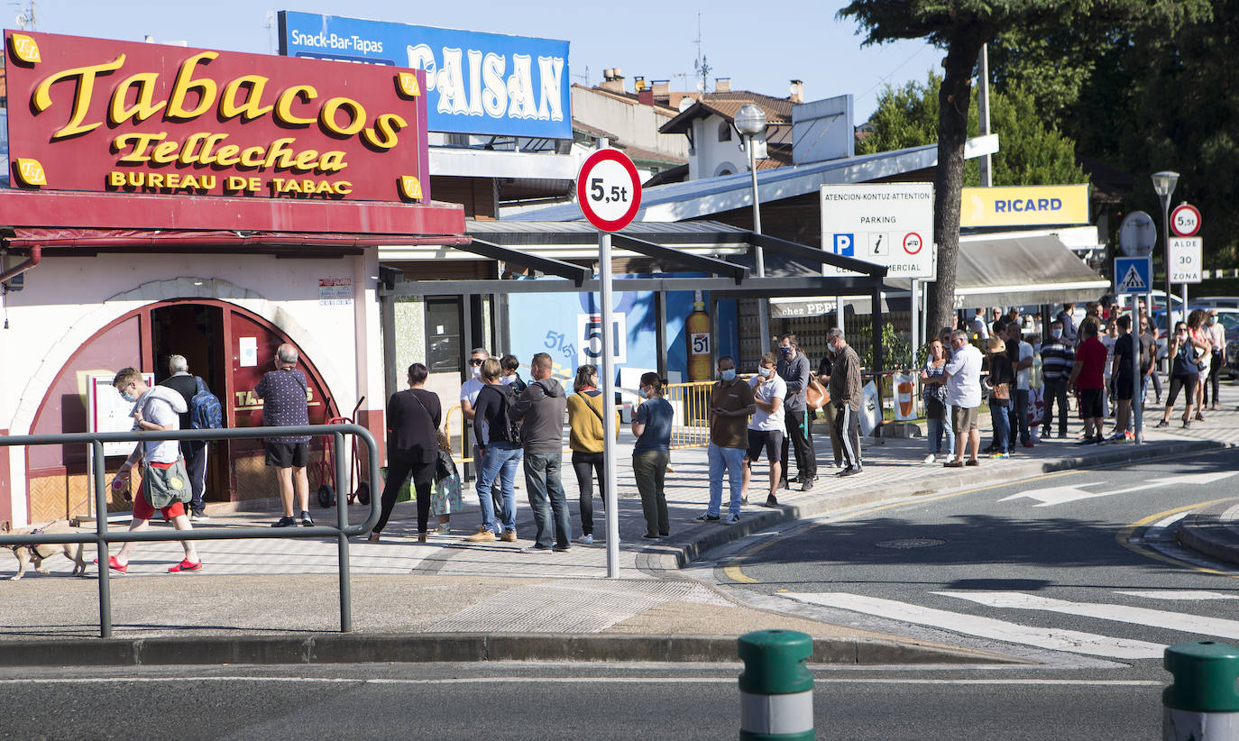 Las tiendas de la frontera han reabierto sus puertas tras el parón debido al confinamiento como consecuencia de la pandemia del coronavirus.