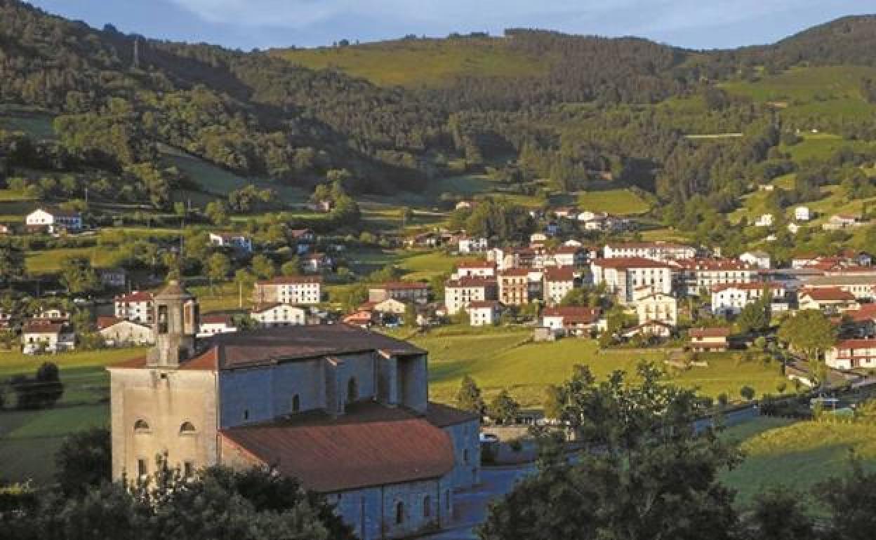 El casco de Berastegi está rodeado de belleza por todos lados. 