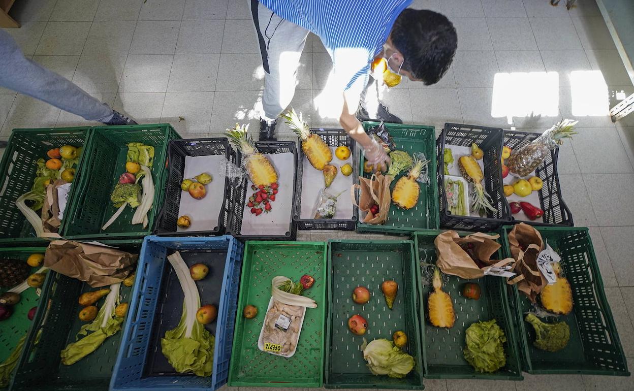 'Los salvacomidas' reparten 1.200 menús diarios en Bizkaia y Gipuzkoa